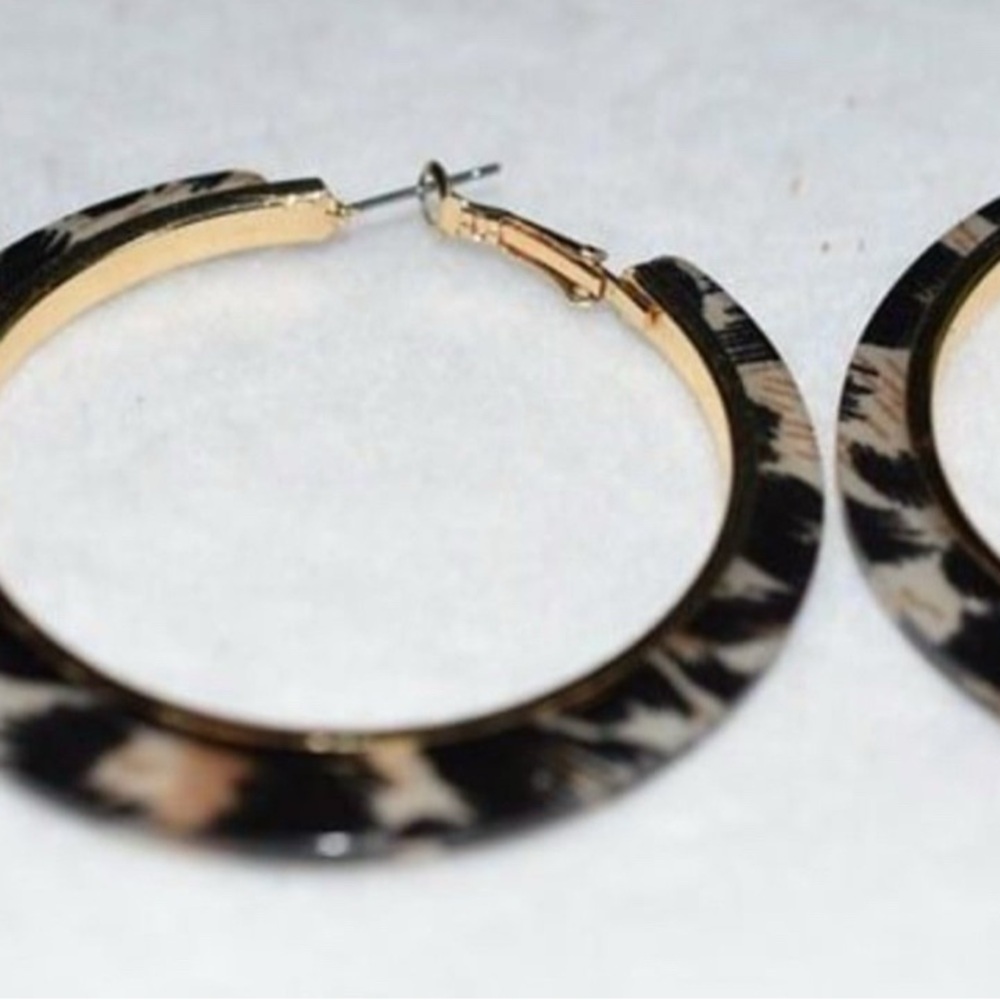 Elegant Gold and Black Hoop Earrings leopard print trendy
